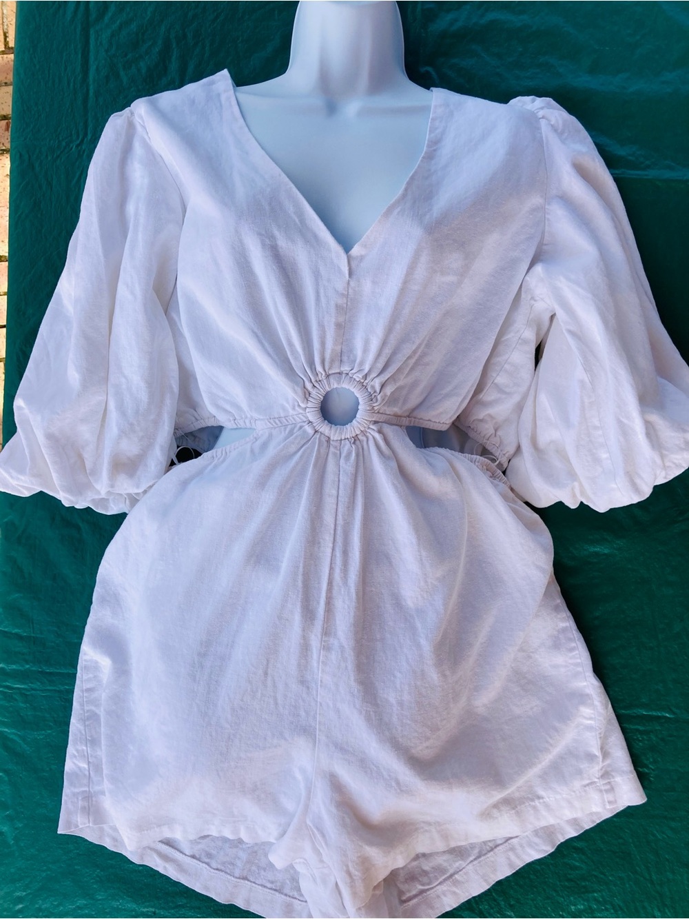 1. STATE V-Neck Ring Cutout Romper in Ultra white Size XL Linen Mix